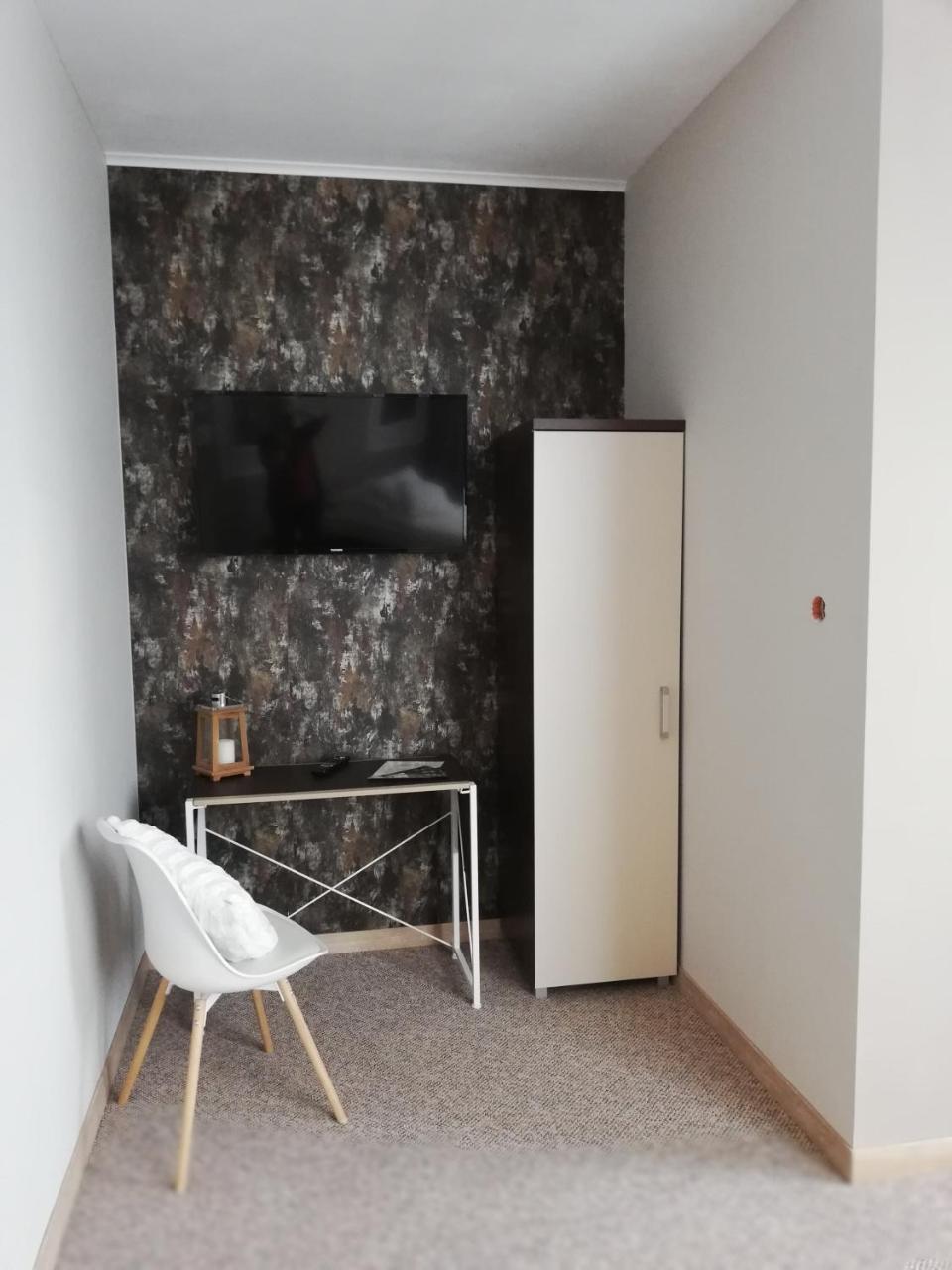 Pokoje Goscinne 30Stka Leczna Esterno foto