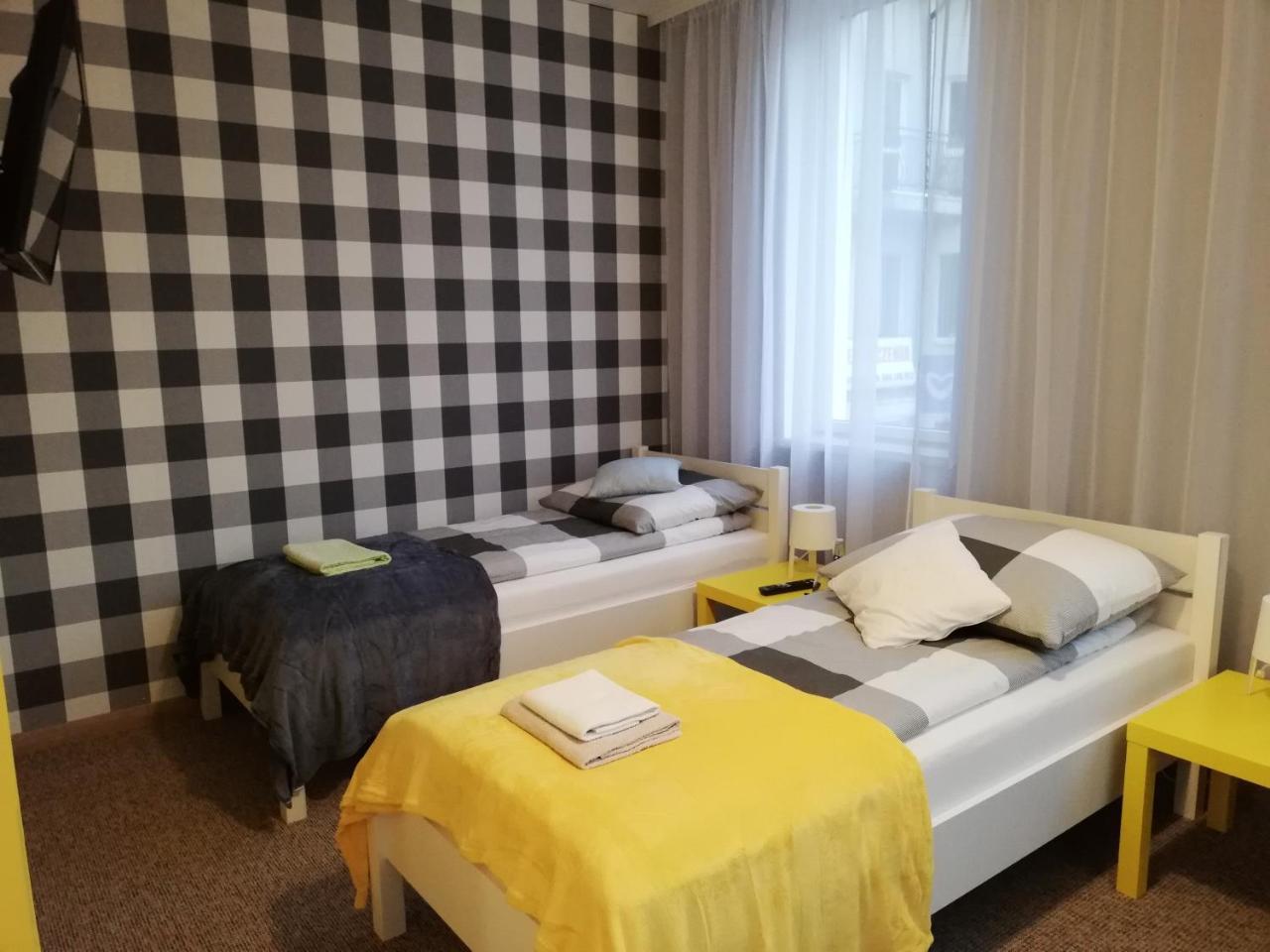Pokoje Goscinne 30Stka Leczna Esterno foto